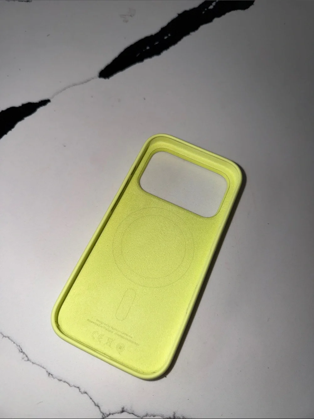 Apple Silicone iPhone Case - Neon Yellow 17 pro